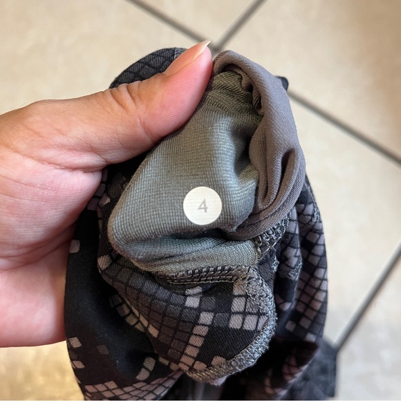 NWOT Lululemon leggings - Picture 3 of 3